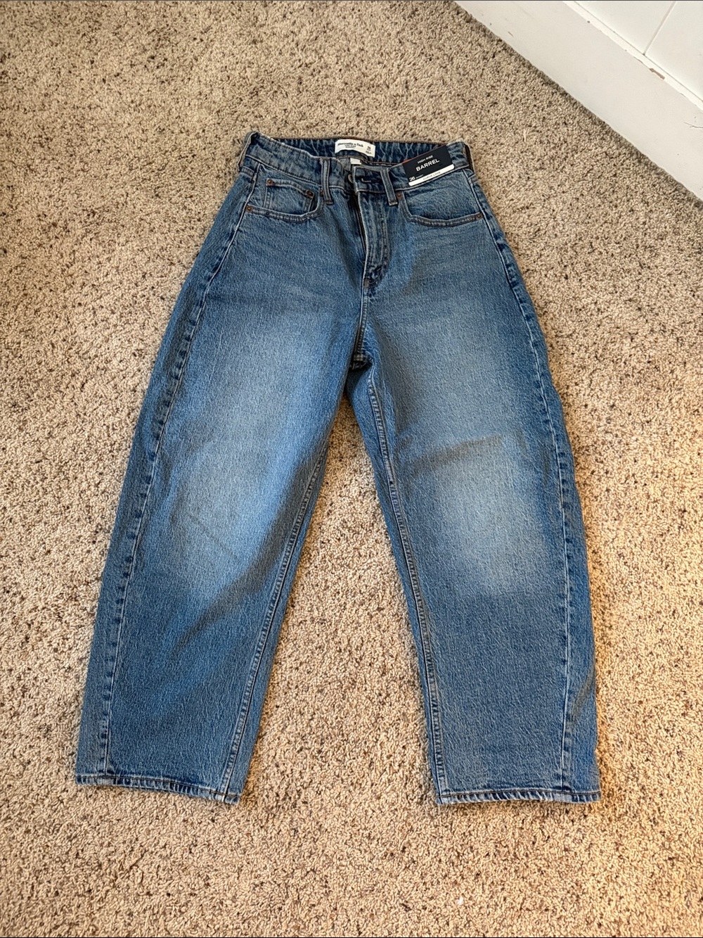 Abercrombie & Fitch women’s barrel Jeans - Medium Blue Fade